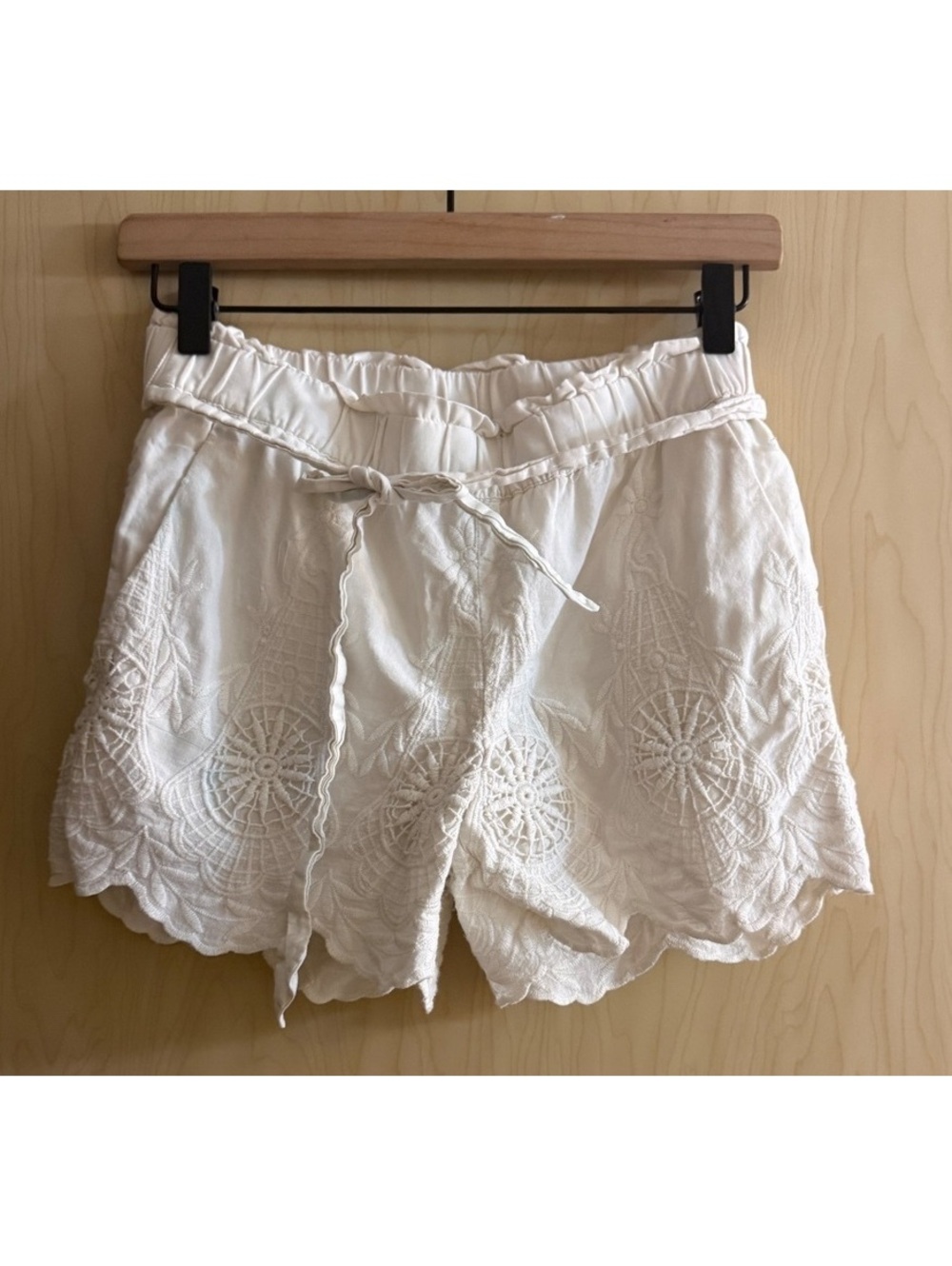 Loft cream embroidered resort shorts size xs